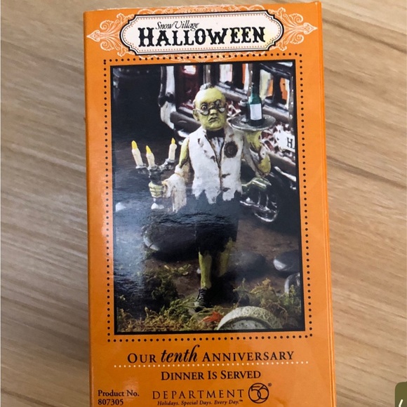 Department 56 Halloween Dinner Is Served Figure - Picture 1 of 4
